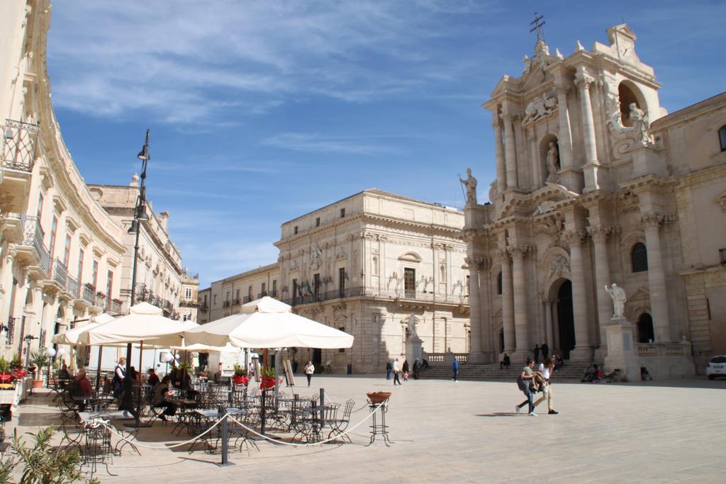 La Casa Di Ilde Al Duomo - Ortigia Holidays シラクーサ エクステリア 写真