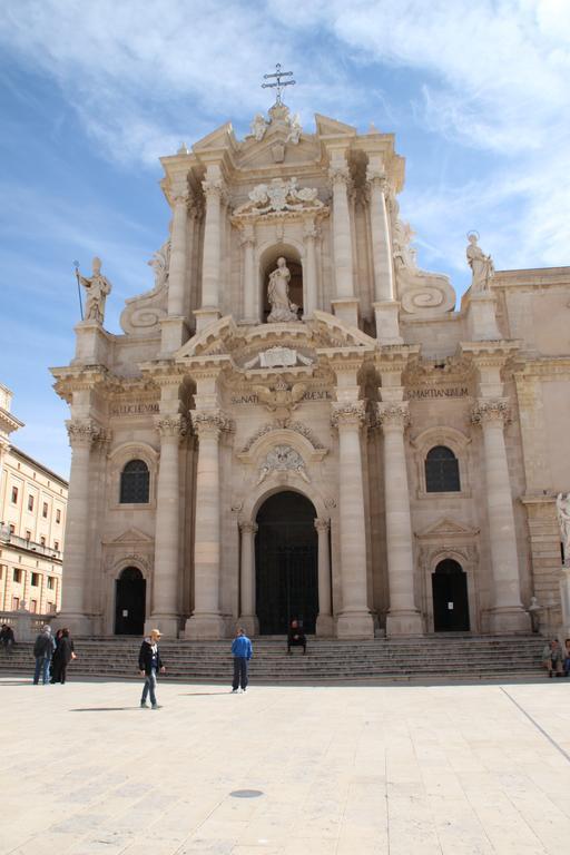 La Casa Di Ilde Al Duomo - Ortigia Holidays シラクーサ エクステリア 写真